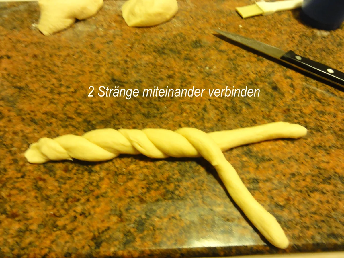 Rezept: Hefe: HEFEZOPF ~ HEFEKRÄNZE ~ HEFEBRÖTCHEN Bild Nr. 20 Hefe: HEFEZOPF ~ HEFEKRÄNZE ~ HEFEBRÖTCHEN - Rezept - Bild Nr. 20