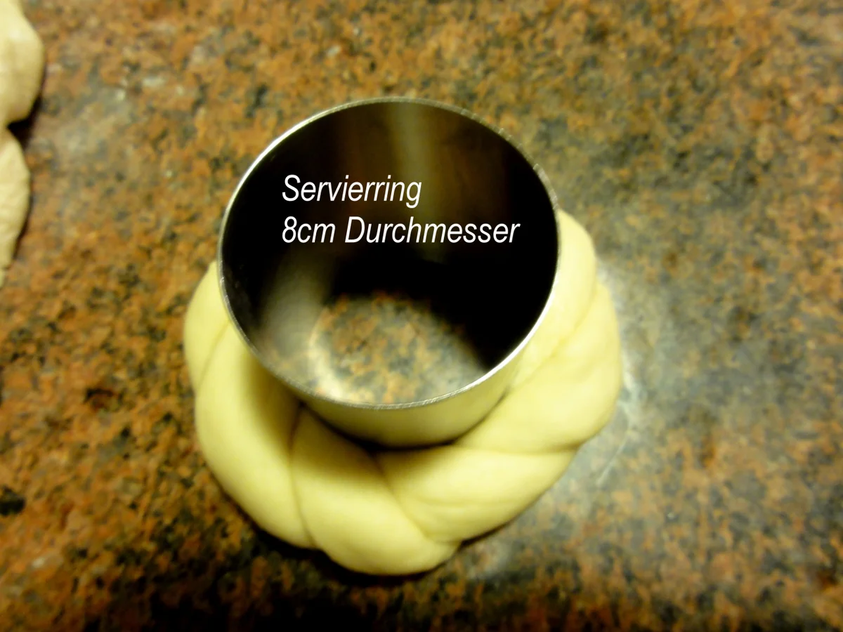 Rezept: Hefe: HEFEZOPF ~ HEFEKRÄNZE ~ HEFEBRÖTCHEN Bild Nr. 21 Hefe: HEFEZOPF ~ HEFEKRÄNZE ~ HEFEBRÖTCHEN - Rezept - Bild Nr. 21