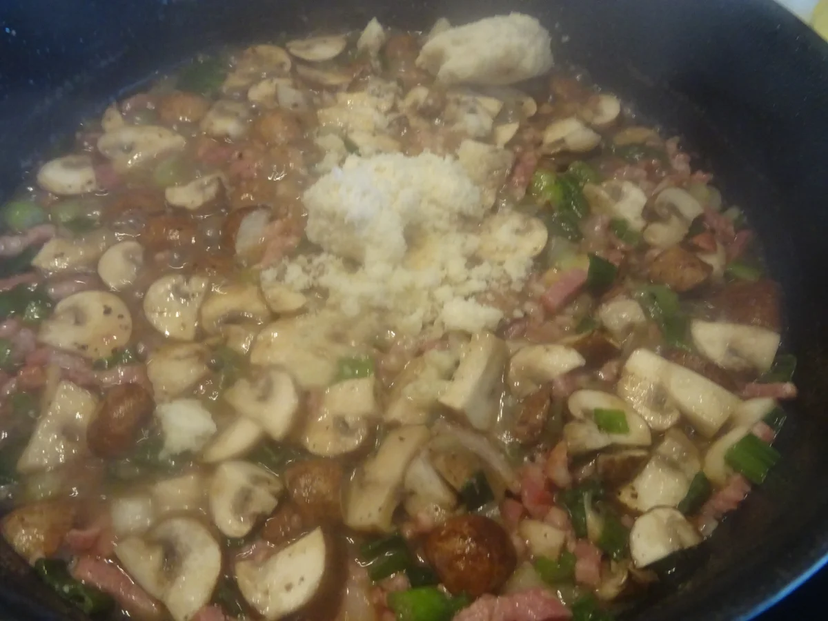 Gnocchi-Auflauf mit Pilzen und Bacon, dazu Tomatensalat mediterran - Rezept - Bild Nr. 6