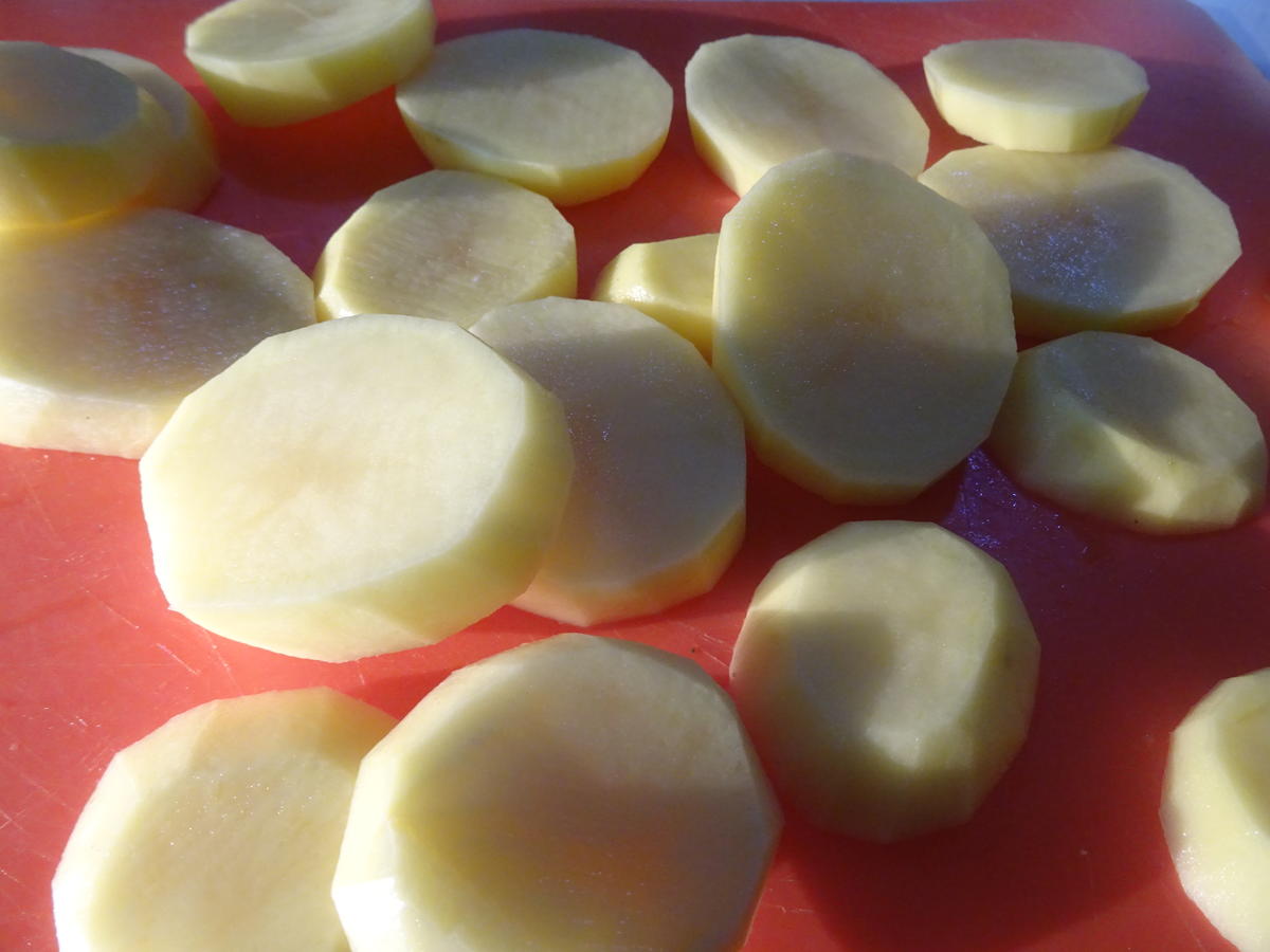 Drum Sticks mit knusprigen Kartoffelscheiben, Tomatensalsa und "Mayo" - Rezept - Bild Nr. 5