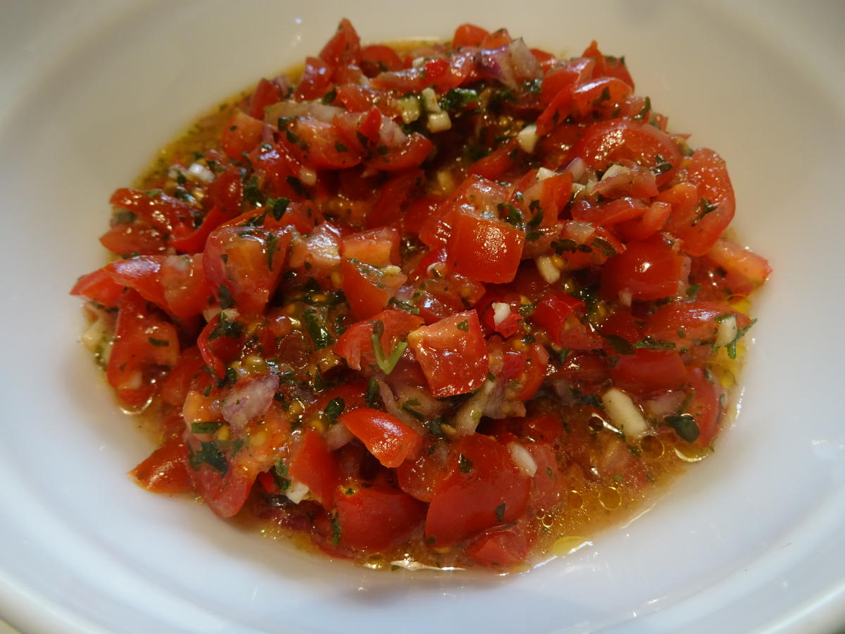 Drum Sticks mit knusprigen Kartoffelscheiben, Tomatensalsa und "Mayo" - Rezept - Bild Nr. 6