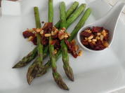 Gebratener Spargel mit getrockneten Tomaten und Pinienkerne - Rezept - Bild Nr. 10299