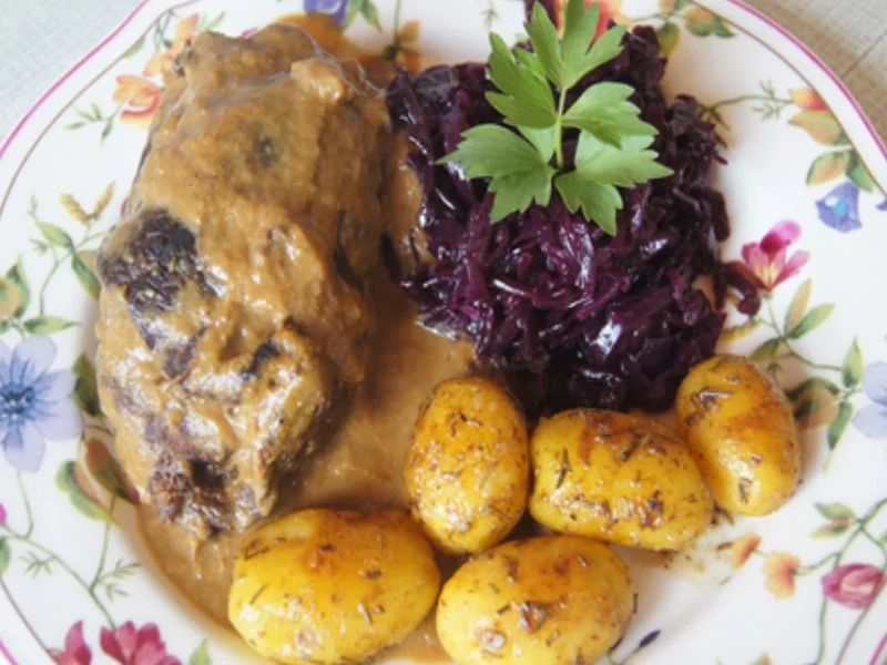 XL-Rinderrouladen mit herzhafter Gemüsesauce - Rezept - Bild Nr. 2