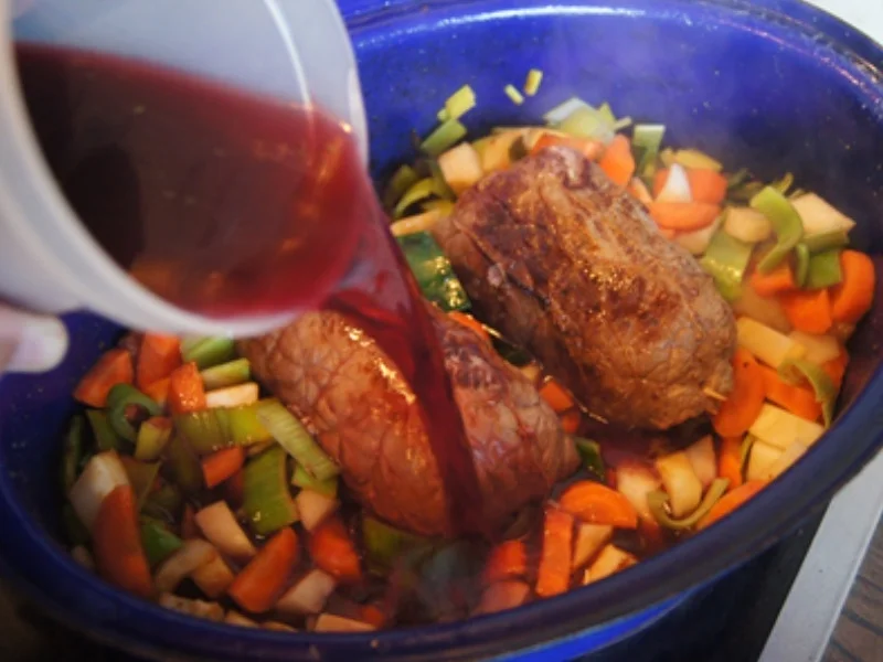 XL-Rinderrouladen mit herzhafter Gemüsesauce - Rezept - Bild Nr. 15