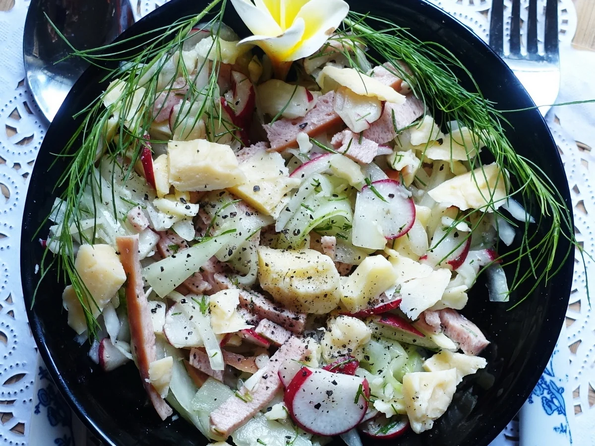 Rezept: Schweizer Wurstsalat mit Käse und Radieschen Bild Nr. 2 Schweizer Wurstsalat mit Käse und Radieschen - Rezept - Bild Nr. 2