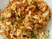 Gebratene, würzige Nudeln mit Garnelen und Ei - Rezept - Bild Nr. 2