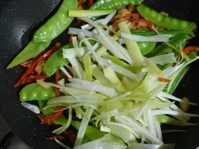 Zweigesichtige Nudeln mit Schweinefleisch - Rezept - Bild Nr. 8