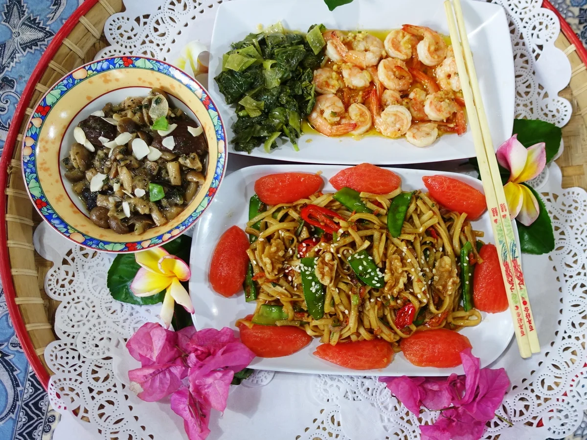 Rezept: Bunte, gebratene Nudeln mit Garnelen und Pilzen Bild Nr. 10302 Bunte, gebratene Nudeln mit Garnelen und Pilzen - Rezept - Bild Nr. 10302