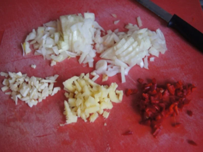 Rezept: Herzhafte Hacksteaks mit Curry-Gemüsemix aus dem Wok Bild Nr. 10303 Herzhafte Hacksteaks mit Curry-Gemüsemix aus dem Wok - Rezept - Bild Nr. 10303