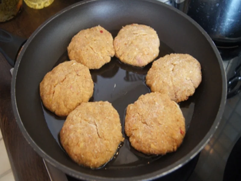 Rezept: Herzhafte Hacksteaks mit Curry-Gemüsemix aus dem Wok Bild Nr. 10307 Herzhafte Hacksteaks mit Curry-Gemüsemix aus dem Wok - Rezept - Bild Nr. 10307