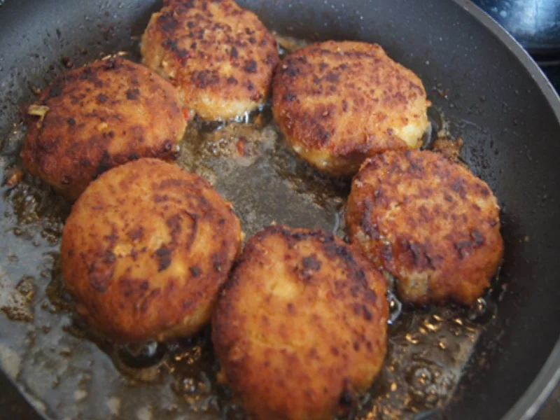 Rezept: Herzhafte Hacksteaks mit Curry-Gemüsemix aus dem Wok Bild Nr. 10309 Herzhafte Hacksteaks mit Curry-Gemüsemix aus dem Wok - Rezept - Bild Nr. 10309