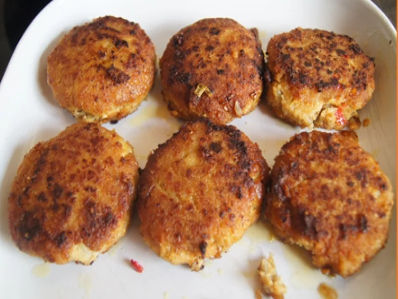 Rezept: Herzhafte Hacksteaks mit Curry-Gemüsemix aus dem Wok Bild Nr. 10310 Herzhafte Hacksteaks mit Curry-Gemüsemix aus dem Wok - Rezept - Bild Nr. 10310