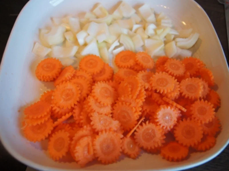 Rezept: Herzhafte Hacksteaks mit Curry-Gemüsemix aus dem Wok Bild Nr. 10313 Herzhafte Hacksteaks mit Curry-Gemüsemix aus dem Wok - Rezept - Bild Nr. 10313