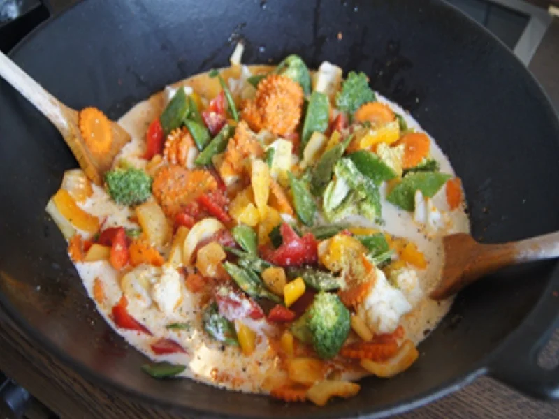 Rezept: Herzhafte Hacksteaks mit Curry-Gemüsemix aus dem Wok Bild Nr. 10321 Herzhafte Hacksteaks mit Curry-Gemüsemix aus dem Wok - Rezept - Bild Nr. 10321