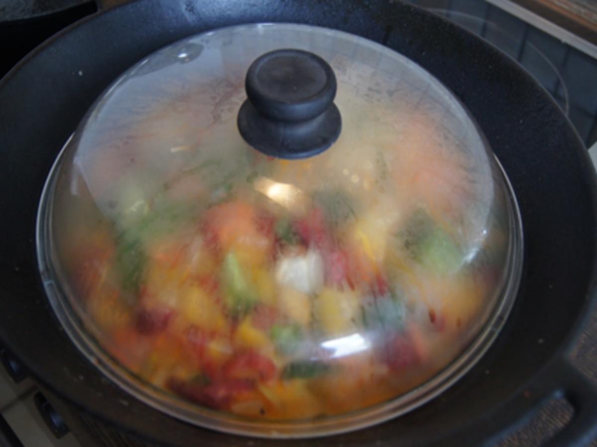 Herzhafte Hacksteaks mit Curry-Gemüsemix aus dem Wok - Rezept - Bild Nr. 10322
