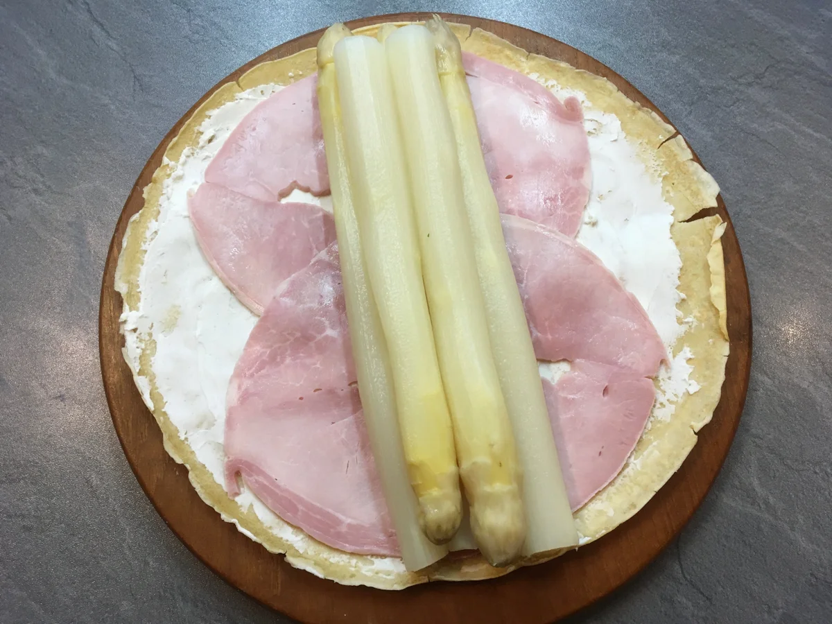 Rezept: Mein heißgeliebter Spargelpfannkuchen Bild Nr. 3 Mein heißgeliebter Spargelpfannkuchen - Rezept - Bild Nr. 3