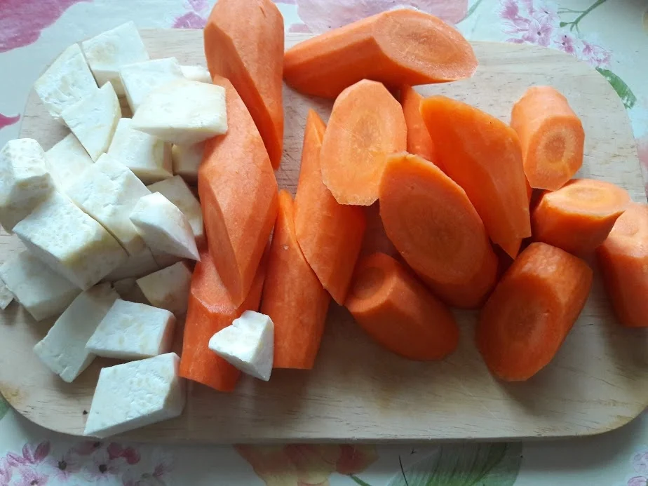 Rezept: Hühnerbrühe - Nudelsuppe Bild Nr. 7 Hühnerbrühe - Nudelsuppe - Rezept - Bild Nr. 7