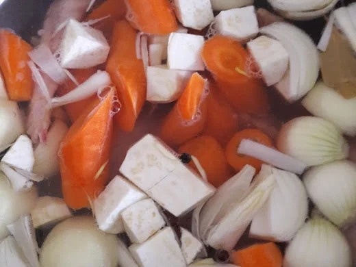 Rezept: Hühnerbrühe - Nudelsuppe Bild Nr. 8 Hühnerbrühe - Nudelsuppe - Rezept - Bild Nr. 8