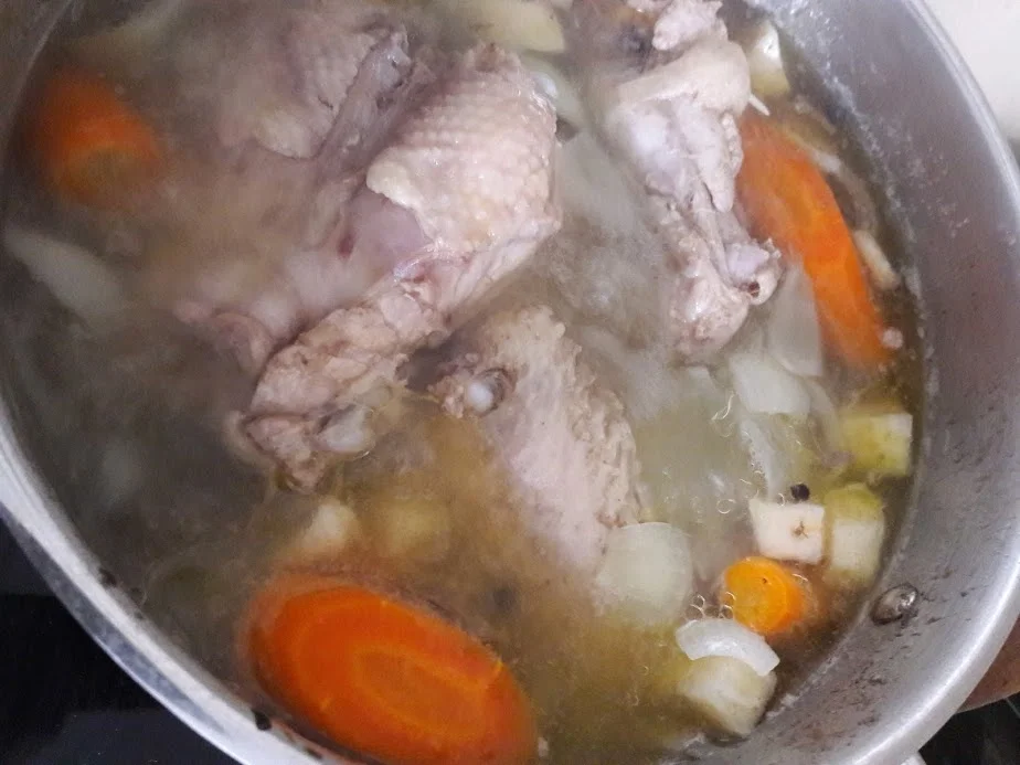 Rezept: Hühnerbrühe - Nudelsuppe Bild Nr. 9 Hühnerbrühe - Nudelsuppe - Rezept - Bild Nr. 9