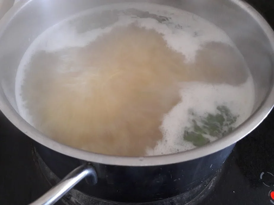 Rezept: Hühnerbrühe - Nudelsuppe Bild Nr. 14 Hühnerbrühe - Nudelsuppe - Rezept - Bild Nr. 14