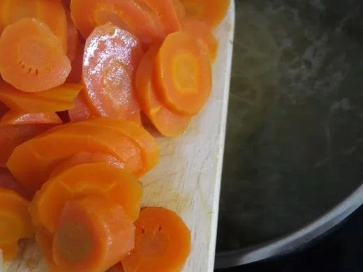 Rezept: Hühnerbrühe - Nudelsuppe Bild Nr. 15 Hühnerbrühe - Nudelsuppe - Rezept - Bild Nr. 15