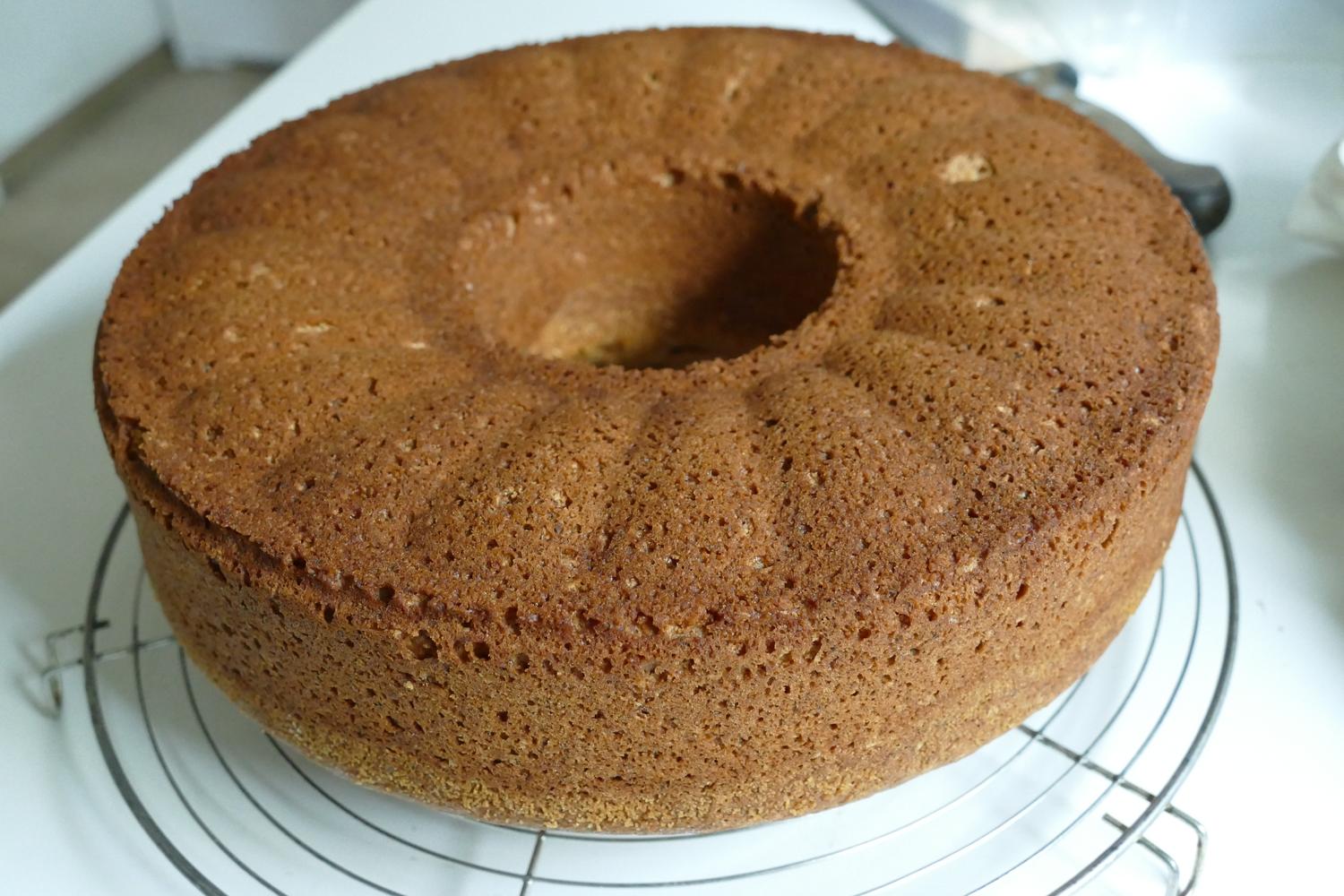 Nusskuchen Nusskuchen (Walnuss oder Haselnuss) mit Marmelade und ...