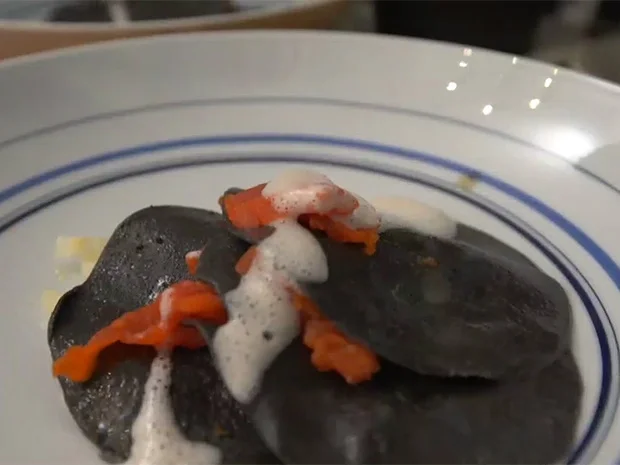 Offene Lasagne: gebeizter Lachs, Weißweinschaum, Orangen-Fenchel-Salat - Rezept - Bild Nr. 2