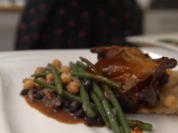 Lammhaxe, Selleriepüree, dreierlei Bohnen mit Speck, Orangensoße - Rezept - Bild Nr. 2
