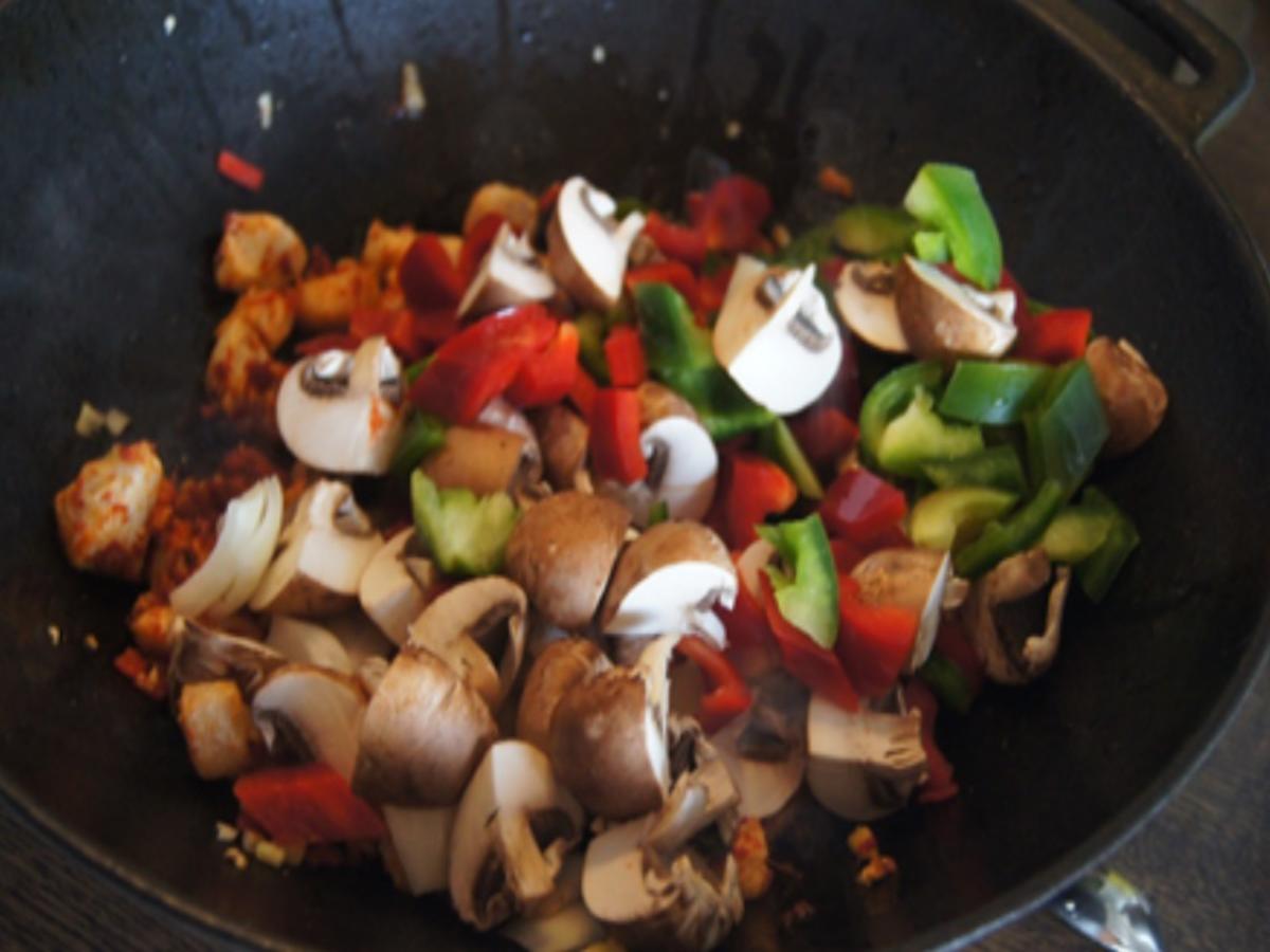 Hähnchenwok mit Gemüsemix und Süßkartoffelstampf - Rezept - Bild Nr. 12