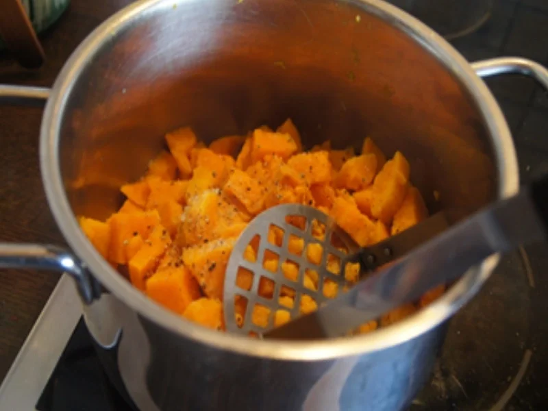 Hähnchenwok mit Gemüsemix und Süßkartoffelstampf - Rezept - Bild Nr. 21