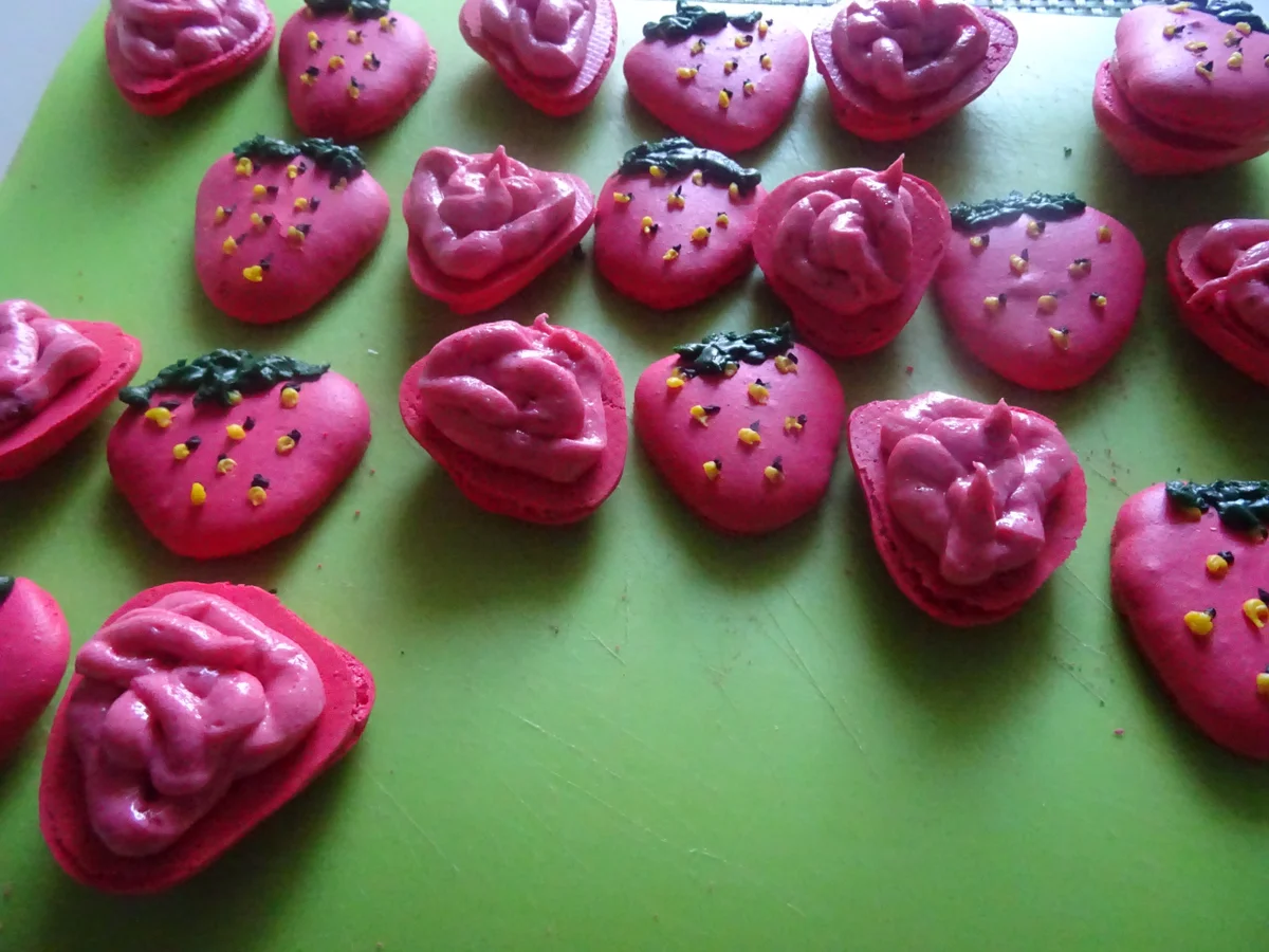 Rezept: Erdbeer-Macarons Bild Nr. 3 Erdbeer-Macarons - Rezept - Bild Nr. 3