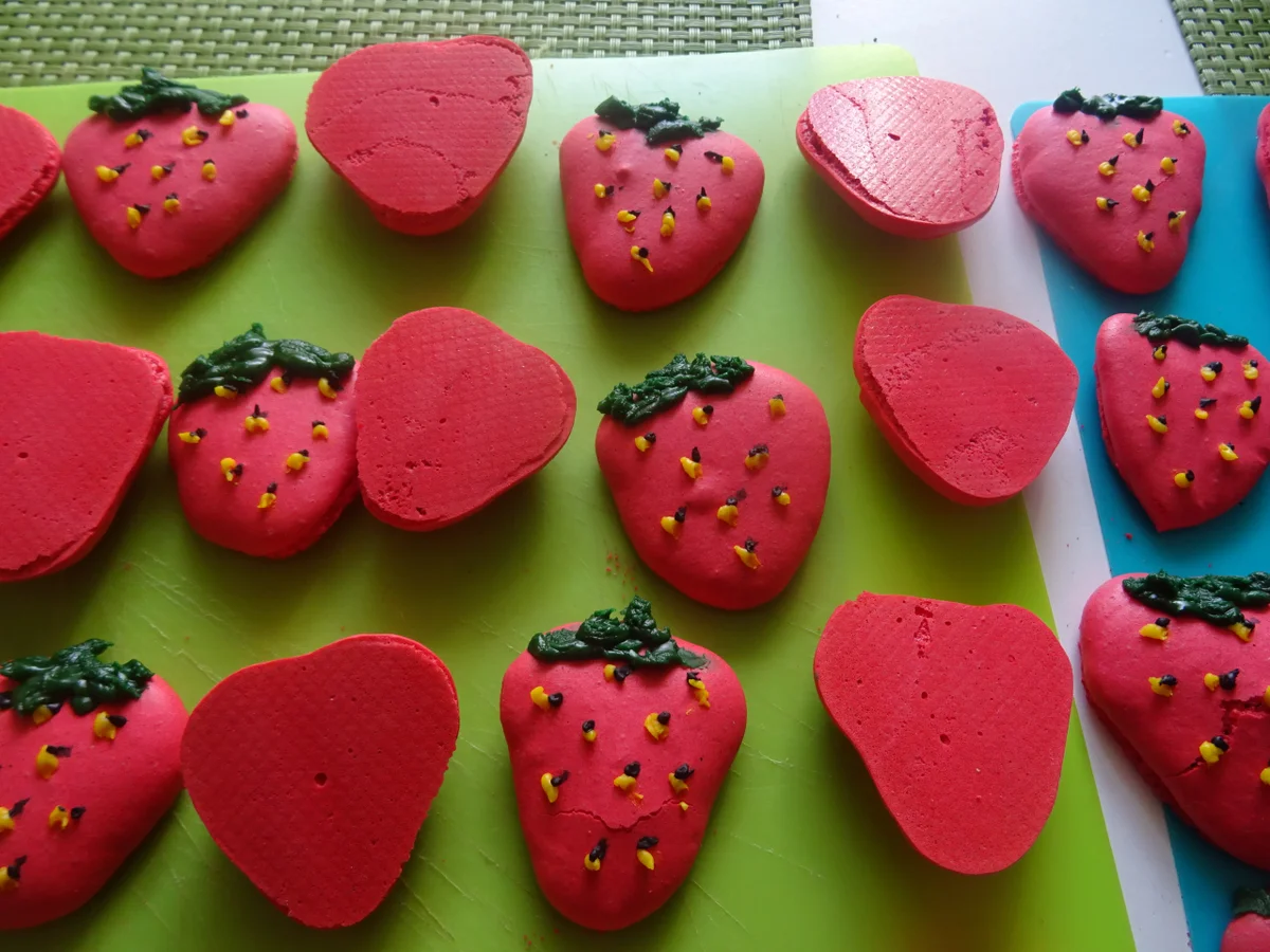 Rezept: Erdbeer-Macarons Bild Nr. 5 Erdbeer-Macarons - Rezept - Bild Nr. 5