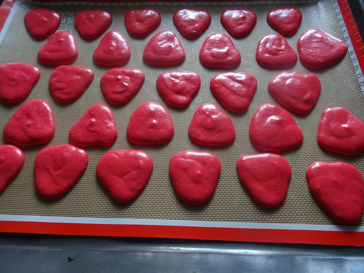 Rezept: Erdbeer-Macarons Bild Nr. 7 Erdbeer-Macarons - Rezept - Bild Nr. 7