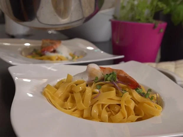 Tagliatelle mit Tiger-Garnelen in Trüffelschaum und Kresse - Rezept - Bild Nr. 2