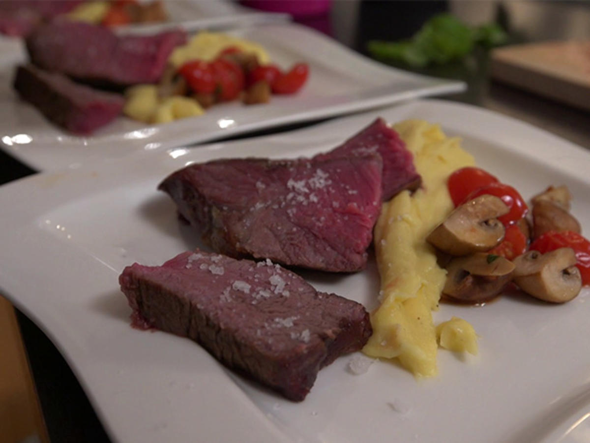 Bistecca alla Fiorentina mit Kartoffelpüree, Tomatengemüse und Kräuteröl - Rezept - Bild Nr. 10305