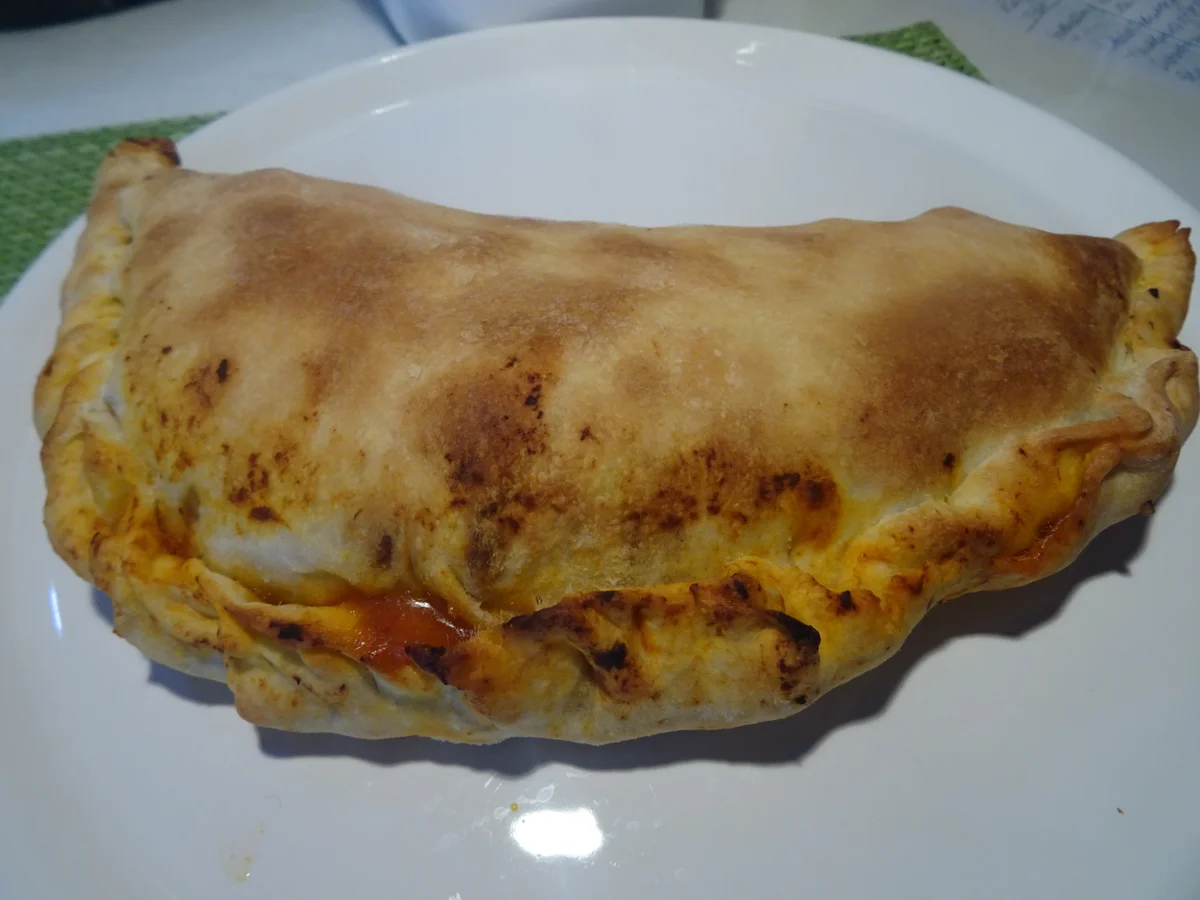 Rezept: Pizza Calzone mit Schinken und Mozzarella Bild Nr. 10332 Pizza Calzone mit Schinken und Mozzarella - Rezept - Bild Nr. 10332