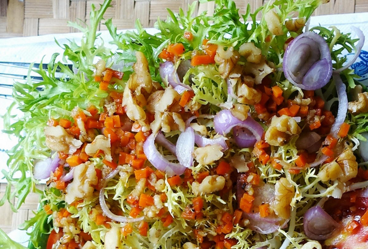 Bunter Frisée-Salat als Beilage - Rezept - Bild Nr. 2
