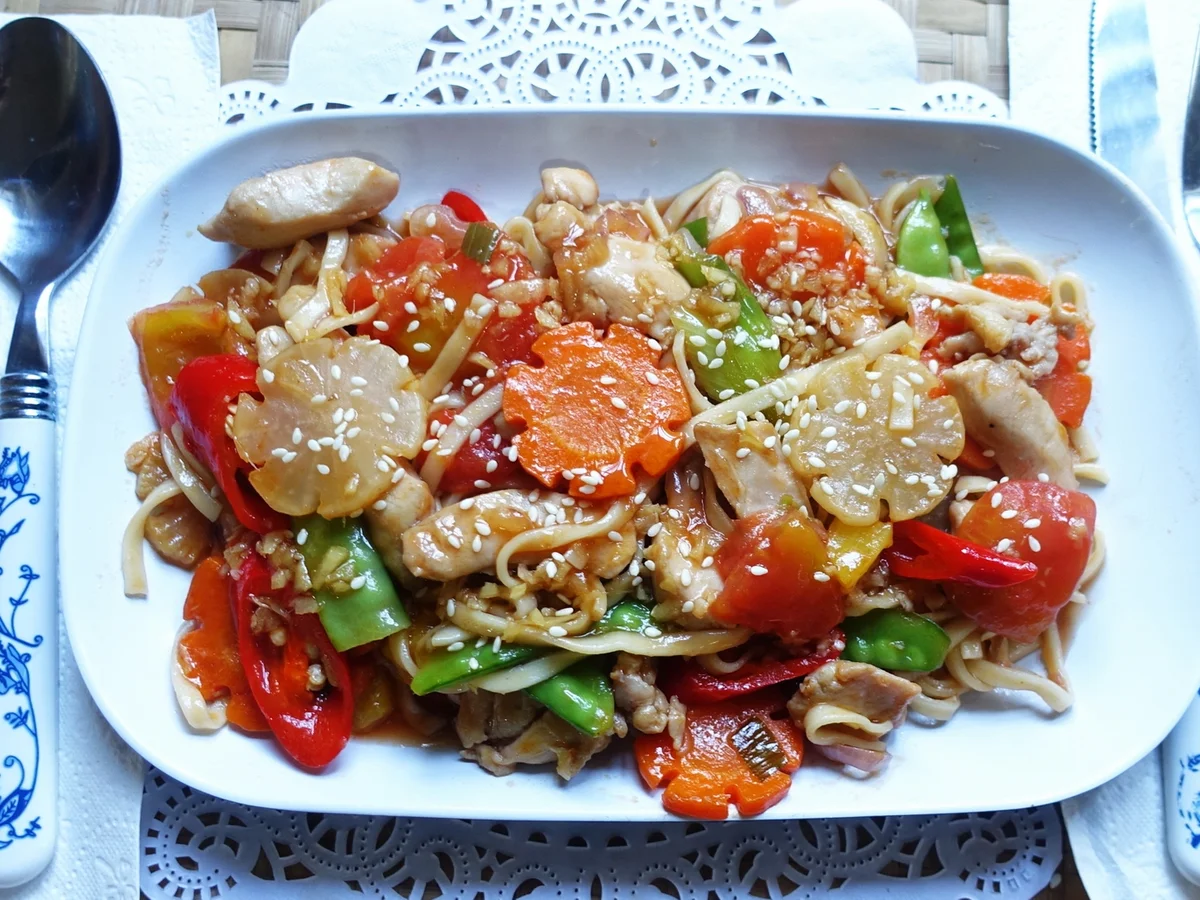 Süß-scharfe Eiernudeln mit Huhn und Ananas - Rezept - Bild Nr. 10336