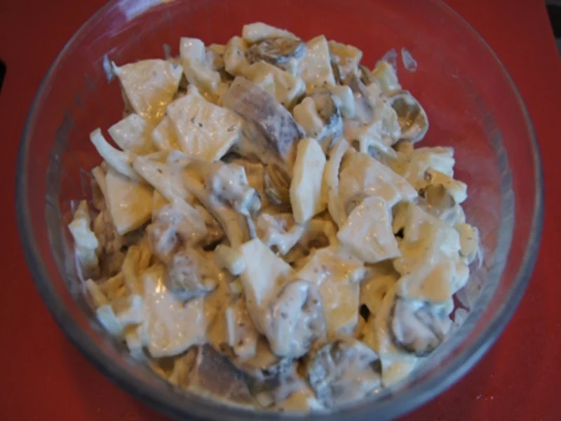 Rezept: Matjesfiletsalat nach Hausfrauen-Art Bild Nr. 2 Matjesfiletsalat nach Hausfrauen-Art - Rezept - Bild Nr. 2