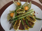 Rezept: Spargel mit Gemüsemaultaschen in Limetten -Thymian-Dressing Bild Nr. 10341 Spargel mit Gemüsemaultaschen in Limetten -Thymian-Dressing - Rezept - Bild Nr. 10341