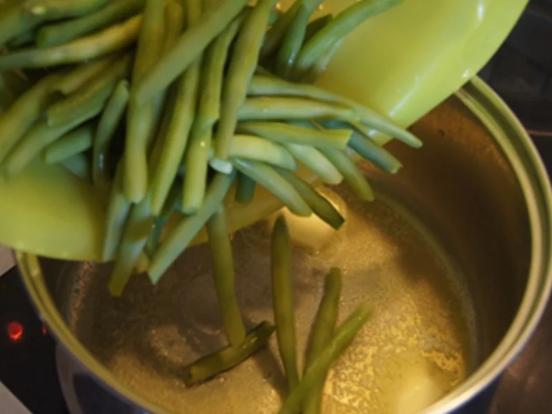 Matjesfiletsalat nach Hausfrauen-Art mit grünen Bohnen und Pellkartoffeln - Rezept - Bild Nr. 8