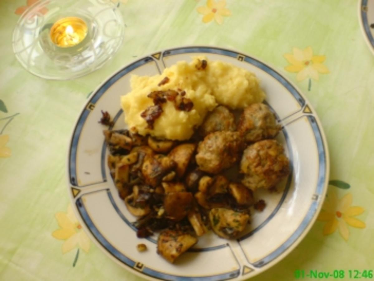 Hackbällchen mit Kartoffelpüree und Pilzgemüse - Rezept - kochbar.de