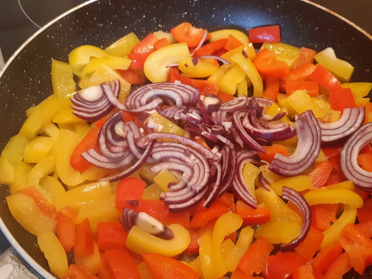 Rezept: Schopska-Salat Bild Nr. 4 Schopska-Salat - Rezept - Bild Nr. 4