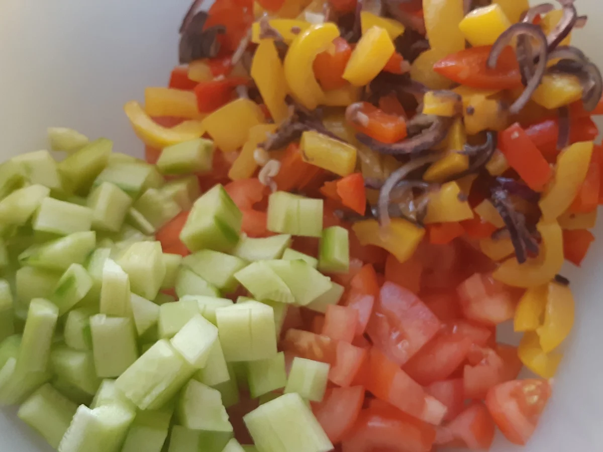 Rezept: Schopska-Salat Bild Nr. 7 Schopska-Salat - Rezept - Bild Nr. 7