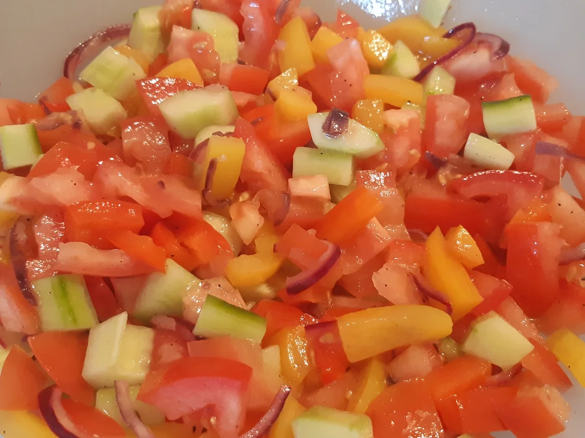 Rezept: Schopska-Salat Bild Nr. 8 Schopska-Salat - Rezept - Bild Nr. 8