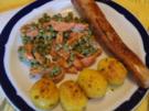 Käse-Bratwurst mit Möhren-Erbsen-Gemüse und Drillingen - Rezept - Bild Nr. 2