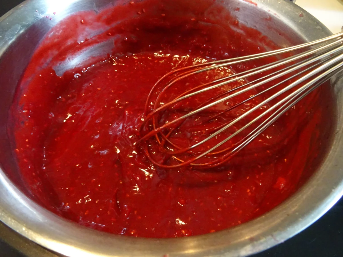 Eierlikör-Mousse auf Himbeer-Ragout - Rezept - Bild Nr. 3