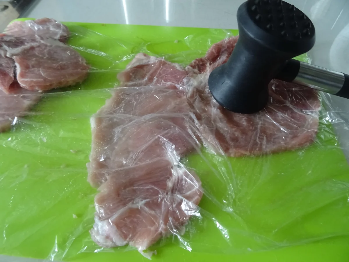 Involtini vom Schwein mit Gorgonzola-Soße und Spaghetti-Türmchen - Rezept - Bild Nr. 6