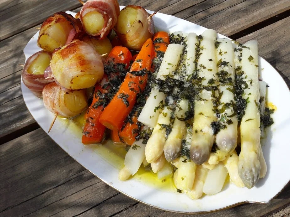 Rezept: Spargel in Kräuterbutter Bild Nr. 2 Spargel in Kräuterbutter - Rezept - Bild Nr. 2