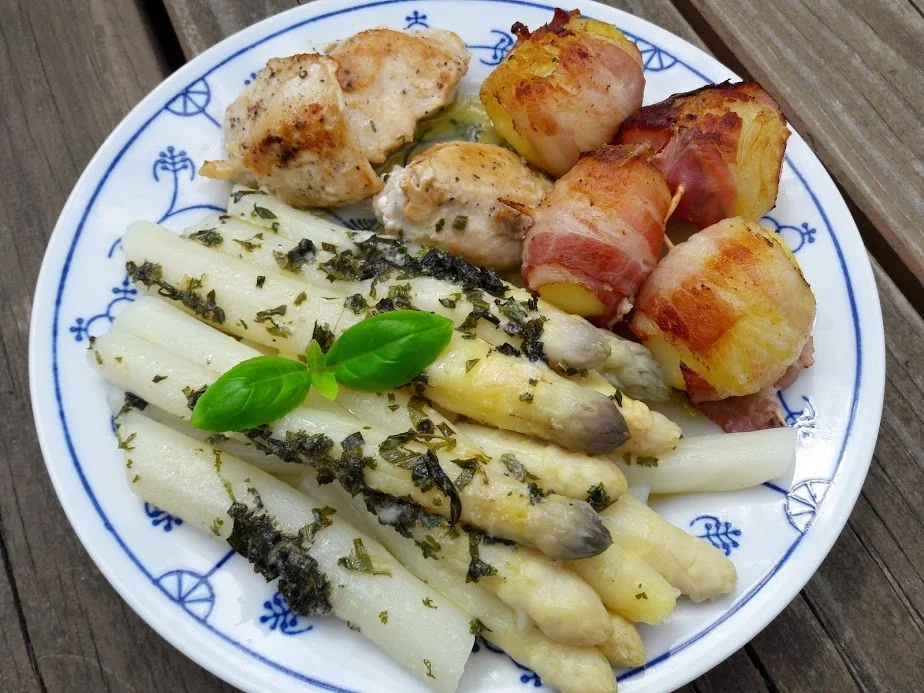 Rezept: Spargel in Kräuterbutter Bild Nr. 3 Spargel in Kräuterbutter - Rezept - Bild Nr. 3